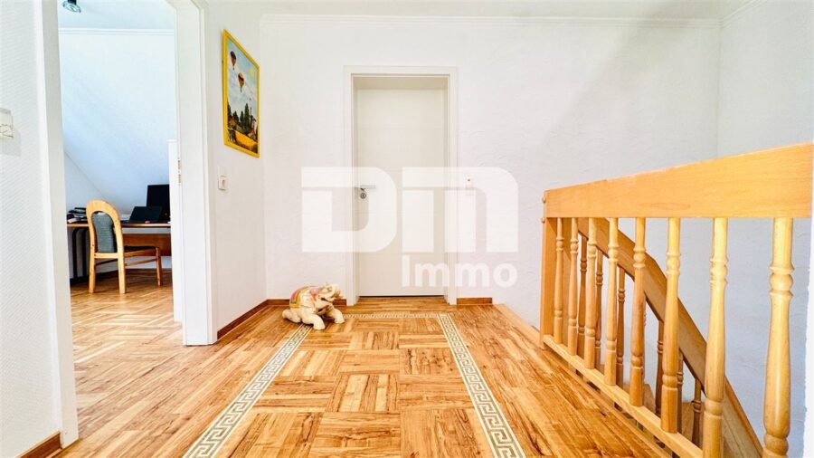 Hochklassiges Einfamilienhaus mit Einliegerwohnung in Bestlage auf großem Traumgrundstück - OG / DG Flur / Diele